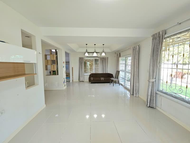 Moobaan Chollada Suvarnabhumi : หมู่บ้านชลลดา สุวรรณภูมิ, สมุทรปราการ, ถนนวัดศรีวารีน้อย, ศีรษะจรเข้น้อย, บางเสาธง, สมุทรปราการ, 200 ตร.ม., บ้านเดี่ยว ขาย, โดย ภัทรพล ศรีกัลยาณบุตร, 500168522 - DDproperty.com