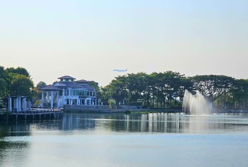 Moobaan Chollada Suvarnabhumi : หมู่บ้านชลลดา สุวรรณภูมิ, สมุทรปราการ, ถนนวัดศรีวารีน้อย, ศีรษะจรเข้น้อย, บางเสาธง, สมุทรปราการ, 200 ตร.ม., บ้านเดี่ยว ขาย, โดย ภัทรพล ศรีกัลยาณบุตร, 500168522 - DDproperty.com