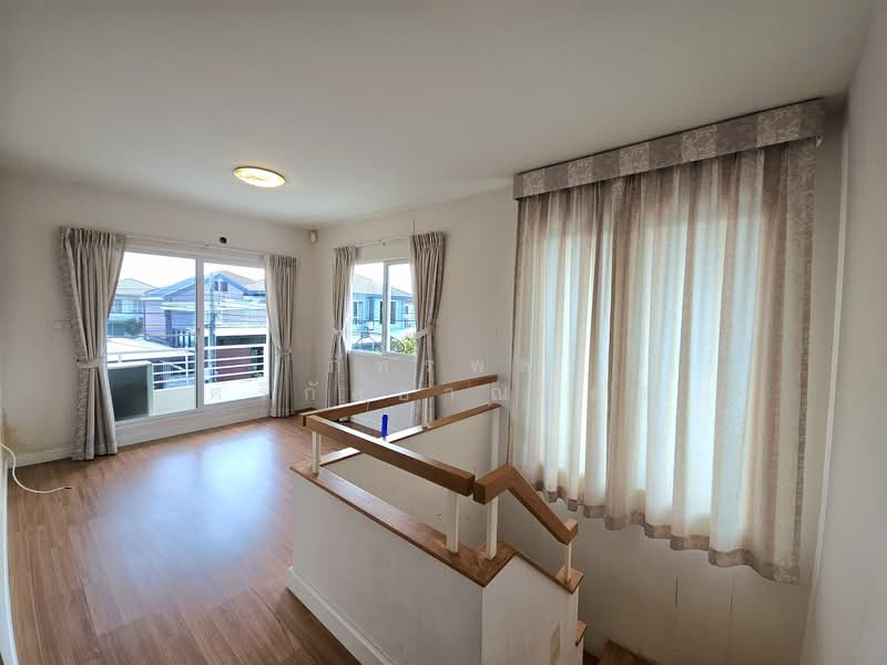 Moobaan Chollada Suvarnabhumi : หมู่บ้านชลลดา สุวรรณภูมิ, สมุทรปราการ, ถนนวัดศรีวารีน้อย, ศีรษะจรเข้น้อย, บางเสาธง, สมุทรปราการ, 200 ตร.ม., บ้านเดี่ยว ขาย, โดย ภัทรพล ศรีกัลยาณบุตร, 500168522 - DDproperty.com