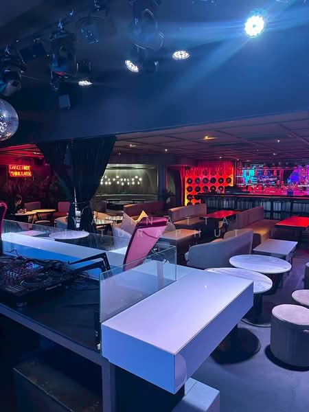 บลูชิพส์ ทองหล่อ : Blue Chips Thonglor, กรุงเทพ, คลองตันเหนือ, วัฒนา, กรุงเทพ, 330 ตร.ม., สำนักงาน ขาย, โดย Yaninatta Jaturaphut, 500168524 - DDproperty.com