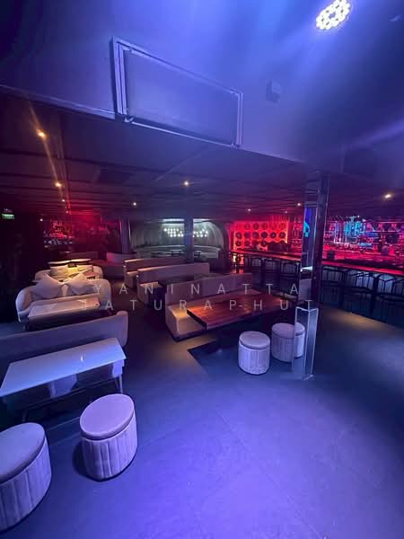 บลูชิพส์ ทองหล่อ : Blue Chips Thonglor, กรุงเทพ, คลองตันเหนือ, วัฒนา, กรุงเทพ, 330 ตร.ม., สำนักงาน ขาย, โดย Yaninatta Jaturaphut, 500168524 - DDproperty.com