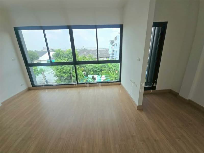 ทาวน์เฮ้าส์ 3 ชั้น 29 ตร.ว. ทาวน์เฮ้าส์ ใกล้วีณาเนอสเซอรี่ ซอยคู้บอน27 ซอย19 ถนนรามอินทรา, กรุงเทพ, ท่าแร้ง, บางเขน, กรุงเทพ, 167 ตร.ม., ทาวน์เฮ้าส์ ขาย, โดย คุณ ภิญญาลักษณ์ เทพบุตร (ยุ้ย), 500168536 - DDproperty.com