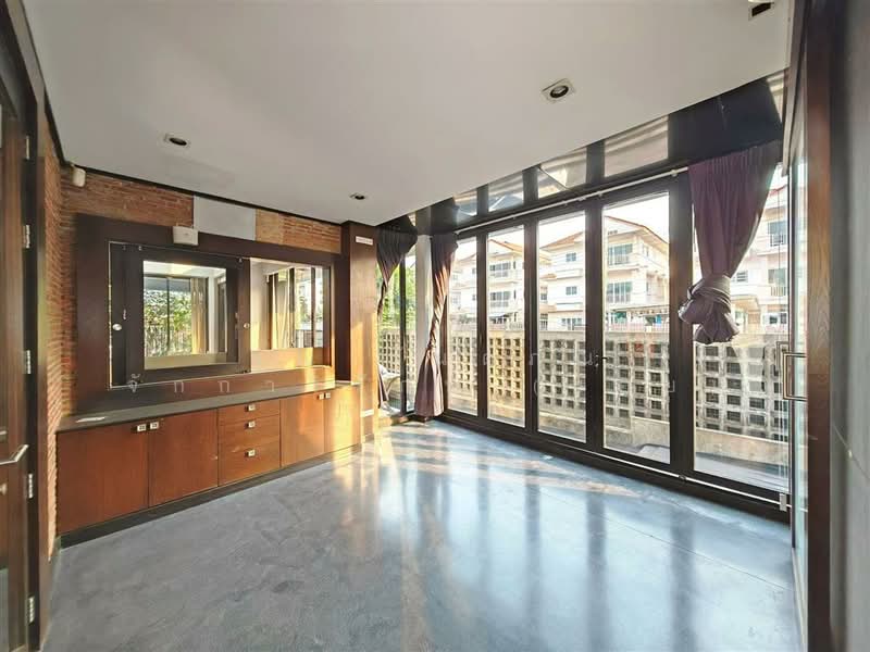 บ้านเดี่ยว 3 ชั้น 78.6 ตร.ว. หมู่บ้านอรุณทอง ซอยวัฒนเสวี ถนนพุทธมณพลสาย2, กรุงเทพ, บางไผ่, บางแค, กรุงเทพ, 500 ตร.ม., บ้านเดี่ยว ขาย, โดย คุณ กันตภณ จักกาวิรักษ์ (บอย), 500168562 - DDproperty.com