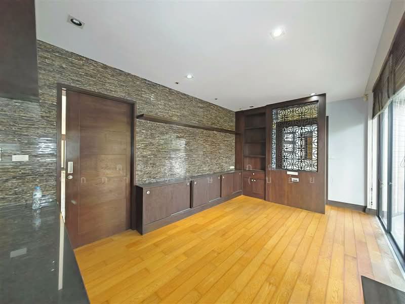 บ้านเดี่ยว 3 ชั้น 78.6 ตร.ว. หมู่บ้านอรุณทอง ซอยวัฒนเสวี ถนนพุทธมณพลสาย2, กรุงเทพ, บางไผ่, บางแค, กรุงเทพ, 500 ตร.ม., บ้านเดี่ยว ขาย, โดย คุณ กันตภณ จักกาวิรักษ์ (บอย), 500168562 - DDproperty.com