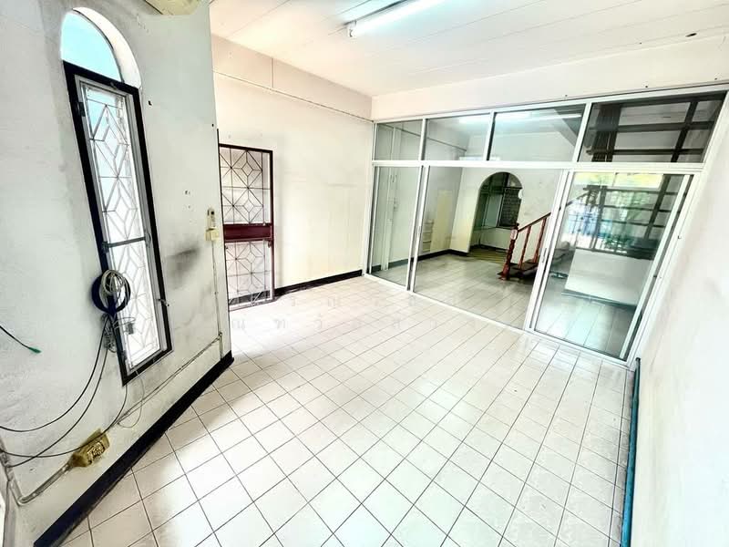 ขาย ทาวน์เฮ้าส์ 2 ชั้น ลาดพร้าว 41 แยก 15, Bangkok, Chan Kasem, Chatuchak, Bangkok, 2 Bedrooms, 80 sqm, Townhouse For Sale, by กรณวัสส์ กัณฑวัสส์วงส์, 500168565 - DDproperty.com