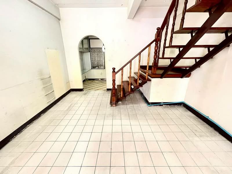 ขาย ทาวน์เฮ้าส์ 2 ชั้น ลาดพร้าว 41 แยก 15, Bangkok, Chan Kasem, Chatuchak, Bangkok, 2 Bedrooms, 80 sqm, Townhouse For Sale, by กรณวัสส์ กัณฑวัสส์วงส์, 500168565 - DDproperty.com