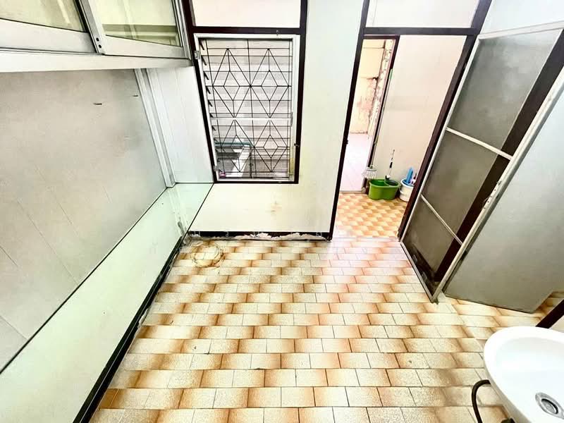 ขาย ทาวน์เฮ้าส์ 2 ชั้น ลาดพร้าว 41 แยก 15, Bangkok, Chan Kasem, Chatuchak, Bangkok, 2 Bedrooms, 80 sqm, Townhouse For Sale, by กรณวัสส์ กัณฑวัสส์วงส์, 500168565 - DDproperty.com