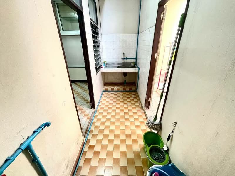 ขาย ทาวน์เฮ้าส์ 2 ชั้น ลาดพร้าว 41 แยก 15, Bangkok, Chan Kasem, Chatuchak, Bangkok, 2 Bedrooms, 80 sqm, Townhouse For Sale, by กรณวัสส์ กัณฑวัสส์วงส์, 500168565 - DDproperty.com