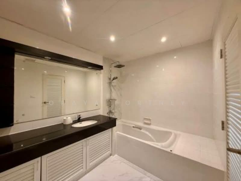 Liberty Park 2, Bangkok, 55 Soi Sukhumvit 11, Khlongtoei Nua, Watthana, Bangkok, 3 Bedrooms, 119 sqm, Condo For Rent, by Oraya Fortney, 500168629 - DDproperty.com