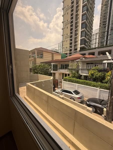 รีโนเวทใหม่ บ้านสวยมาก ใกล้ BTS พร้อมพงษ์ ให้เช่าทาวนฺโฮม 2 ชั้น สุขุมวิท 26, Bangkok, สุขุมวิท, Khlong Tan Nua, Watthana, Bangkok, 3 Bedrooms, 200 sqm, Townhouse For Rent, by บุษบา รัตนวงษ์ชัย, 500168646 - DDproperty.com