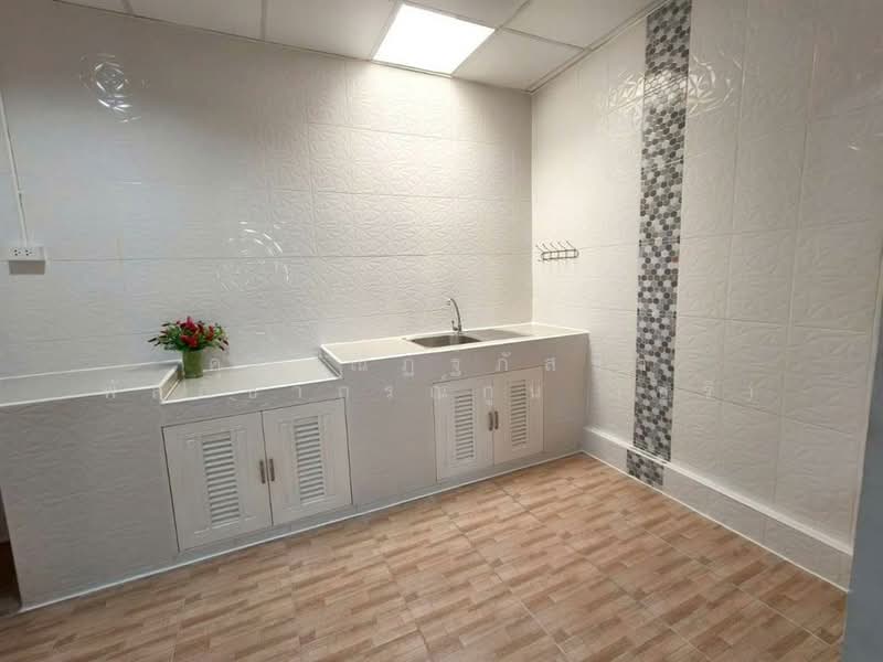 หมู่บ้านบุศรินทร์ รังสิต-คลอง2, Pathum Thani, Khu Khot, Lam Luk Ka, Pathum Thani, 2 Bedrooms, 100 sqm, Townhouse For Sale, by คุณ ณัฏฐ์ภัสชา พัสภิชากรณ์กูน (ชุรี), 500168655 - DDproperty.com