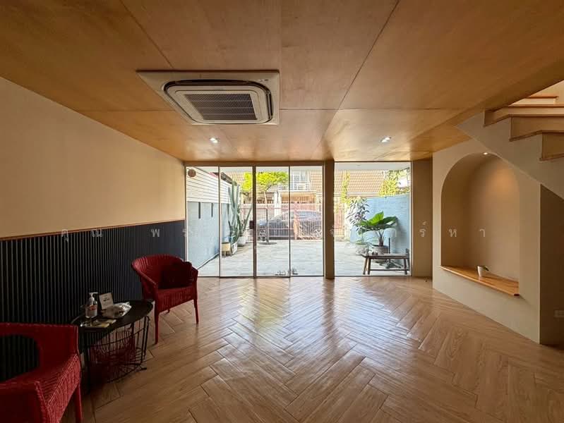 โฮมออฟฟิศ 2 ชั้น 20 ตร.ว. โฮมออฟฟิศ ซอยลาดพร้าว33 แยก1 ใกล้ MRTสถานีลาดพร้าว ถนนลาดพร้าว, กรุงเทพ, จันทรเกษม, จตุจักร, กรุงเทพ, 150 ตร.ม., ทาวน์เฮ้าส์ ขาย, โดย คุณ พรทิพย์ จันทร์หา (ปุ๋ย), 500168703 - DDproperty.com