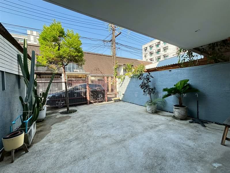 โฮมออฟฟิศ 2 ชั้น 20 ตร.ว. โฮมออฟฟิศ ซอยลาดพร้าว33 แยก1 ใกล้ MRTสถานีลาดพร้าว ถนนลาดพร้าว, Bangkok, Chan Kasem, Chatuchak, Bangkok, Studio, 150 sqm, Townhouse For Sale, by คุณ พรทิพย์ จันทร์หา (ปุ๋ย), 500168703 - DDproperty.com