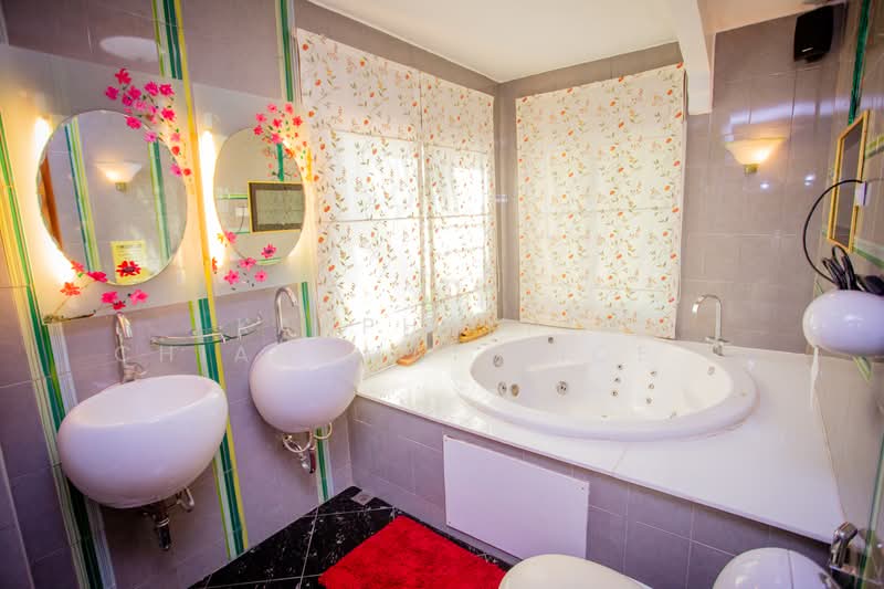 House and Hotel business for sale with good location, Chiang Mai, Wat Khet, Muang Chiang Mai, Chiang Mai, , 1,000 sqm, Business For Sale, by Kanphakpim Chiangmai Nice Home, 500168705 - DDproperty.com