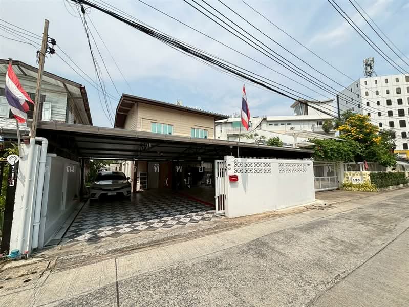 ที่ดิน + บ้าน 2 ชั้น 50 ตร.ว. ซอยพหลโยธิน26 ถนนพหลโยธิน, Bangkok, ถนนพหลโยธิน, Jom Phon, Chatuchak, Bangkok, 3 Bedrooms, 200 sqm, Single Detached House For Sale, by คุณ พรทิพย์ จันทร์หา (ปุ๋ย), 500168717 - DDproperty.com