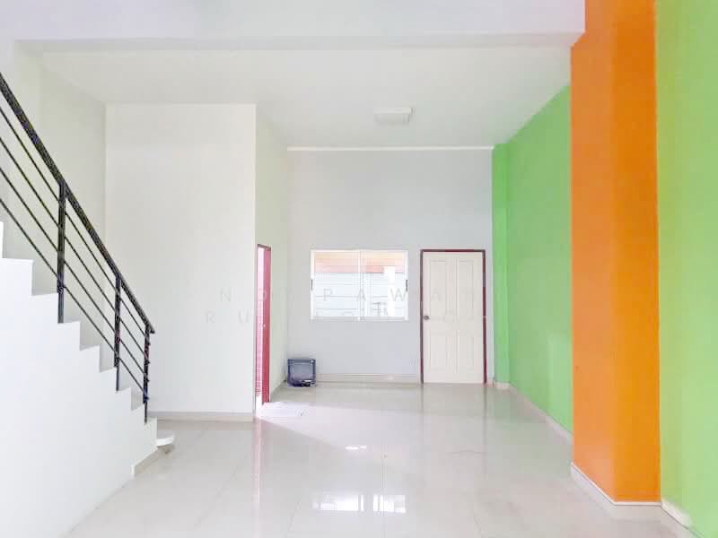 ให้เช่า - ให้เช่า ทาวน์โฮม 5 ชั้น (รวมดาดฟ้า) ถนนศรีนครินทร์ ตรงข้าม ซีคอนสแควร์ ศรีนครินทร์, กรุงเทพ