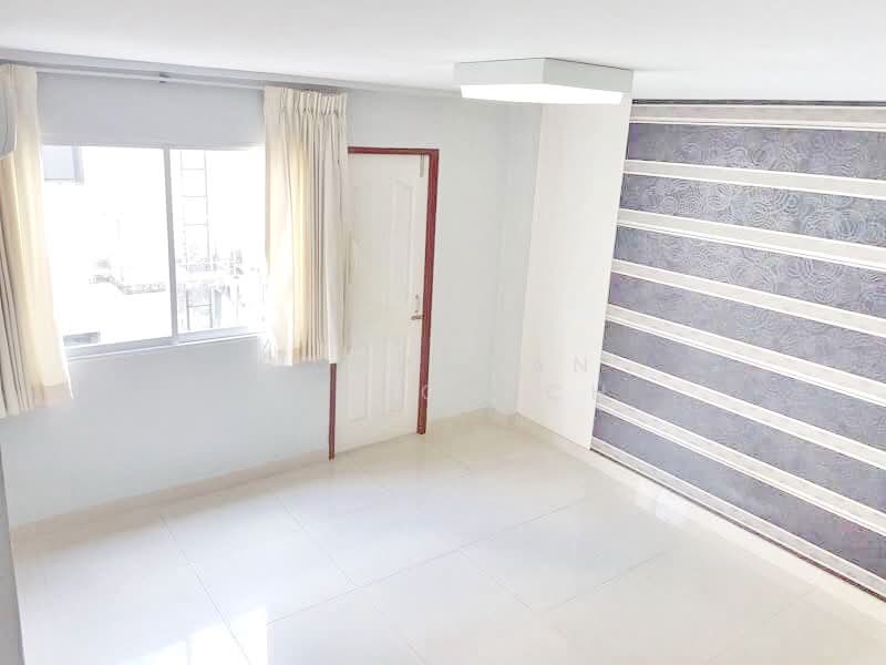 ให้เช่า - ให้เช่า ทาวน์โฮม 5 ชั้น (รวมดาดฟ้า) ถนนศรีนครินทร์ ตรงข้าม ซีคอนสแควร์ ศรีนครินทร์, กรุงเทพ