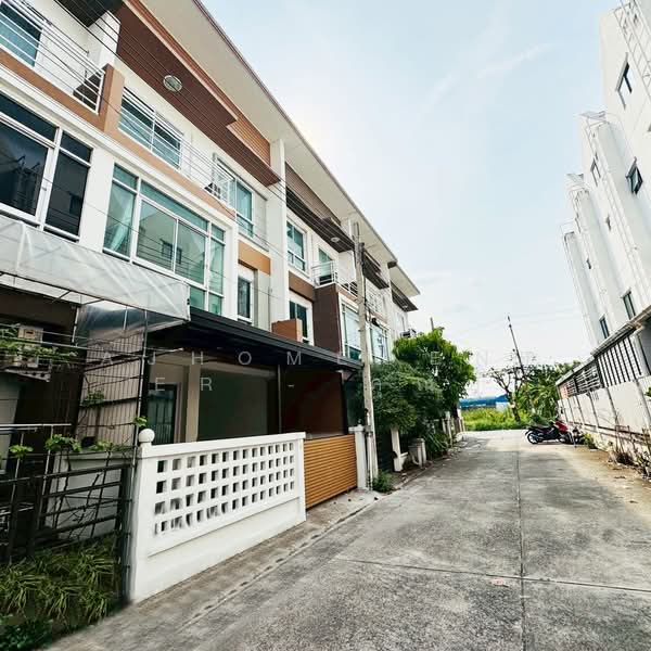 ทาวน์โฮม3ชั้น 20.4ตรว. ซ.นาคนิวาส48 แยก14 (ลาดพร้าว71), Bangkok, Lat Phrao, Lat Phrao, Bangkok, 3 Bedrooms, 165 sqm, Townhouse For Sale, by AJHOMECENTER - คุณบู้, 500168728 - DDproperty.com