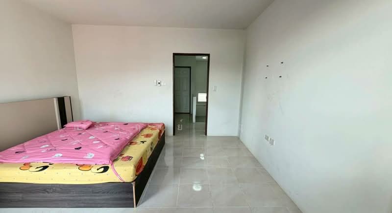 Golden Town Wang Hin - Khao Taeng On : โกลเด้นทาวน์ วังหิน-เขาแตงอ่อน, Chon Buri (Pattaya), Surasak, Si Racha, Chon Buri (Pattaya), 2 Bedrooms, 104 sqm, Townhouse For Sale, by กรกฤตย์ บุญสระ, 500168736 - DDproperty.com