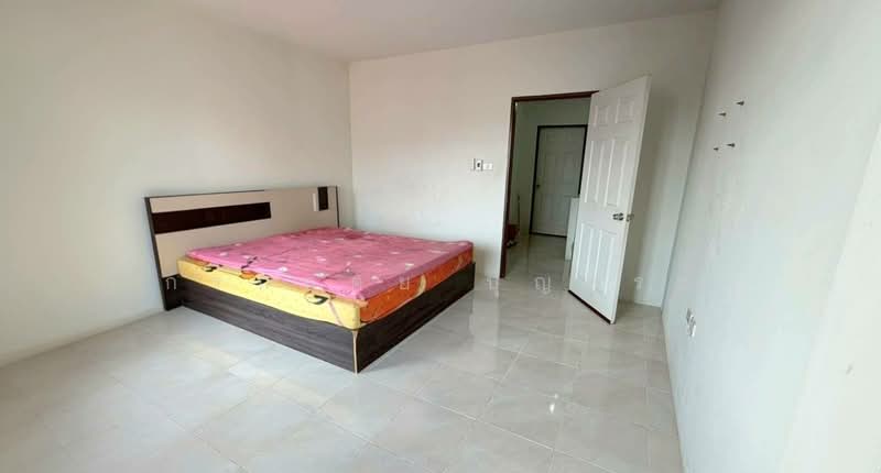 Golden Town Wang Hin - Khao Taeng On : โกลเด้นทาวน์ วังหิน-เขาแตงอ่อน, Chon Buri (Pattaya), Surasak, Si Racha, Chon Buri (Pattaya), 2 Bedrooms, 104 sqm, Townhouse For Sale, by กรกฤตย์ บุญสระ, 500168736 - DDproperty.com