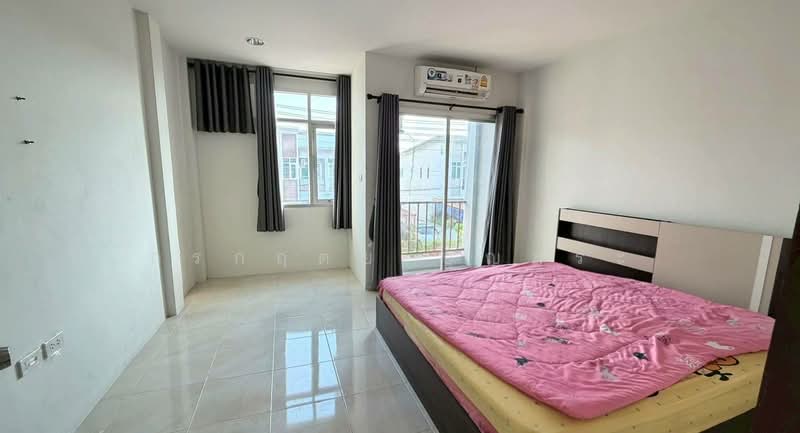 Golden Town Wang Hin - Khao Taeng On : โกลเด้นทาวน์ วังหิน-เขาแตงอ่อน, Chon Buri (Pattaya), Surasak, Si Racha, Chon Buri (Pattaya), 2 Bedrooms, 104 sqm, Townhouse For Sale, by กรกฤตย์ บุญสระ, 500168736 - DDproperty.com