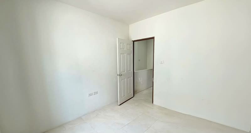 Golden Town Wang Hin - Khao Taeng On : โกลเด้นทาวน์ วังหิน-เขาแตงอ่อน, Chon Buri (Pattaya), Surasak, Si Racha, Chon Buri (Pattaya), 2 Bedrooms, 104 sqm, Townhouse For Sale, by กรกฤตย์ บุญสระ, 500168736 - DDproperty.com