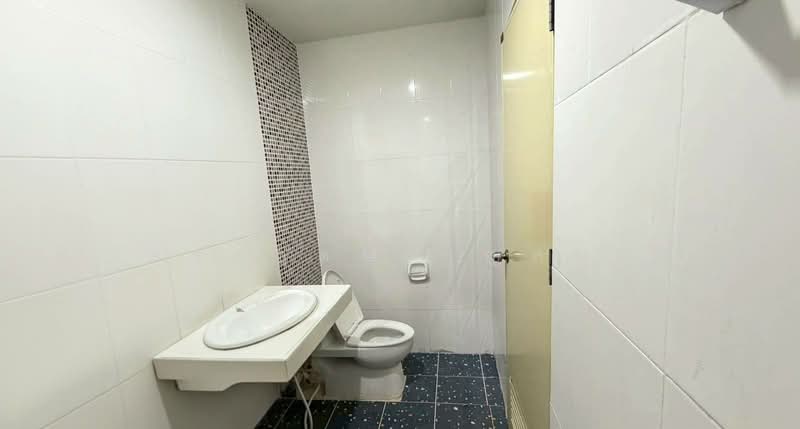 Golden Town Wang Hin - Khao Taeng On : โกลเด้นทาวน์ วังหิน-เขาแตงอ่อน, Chon Buri (Pattaya), Surasak, Si Racha, Chon Buri (Pattaya), 2 Bedrooms, 104 sqm, Townhouse For Sale, by กรกฤตย์ บุญสระ, 500168736 - DDproperty.com