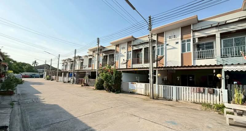 Golden Town Wang Hin - Khao Taeng On : โกลเด้นทาวน์ วังหิน-เขาแตงอ่อน, ชลบุรี, สุรศักดิ์, ศรีราชา, ชลบุรี, 104 ตร.ม., ทาวน์เฮ้าส์ ขาย, โดย กรกฤตย์ บุญสระ, 500168736 - DDproperty.com
