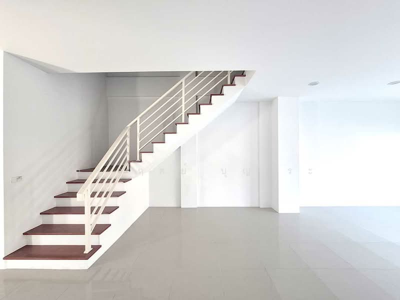 ตึก 3 ชั้น 1 ห้อง ซอยพหลโยธิน 62 ถนนพหลโยธิน ปทุมธานี, Pathum Thani, พหลโยธิน, Khu Khot, Lam Luk Ka, Pathum Thani, 4 Bedrooms, 175 sqm, Townhouse For Sale, by กรกฤตย์ บุญสระ, 500168746 - DDproperty.com