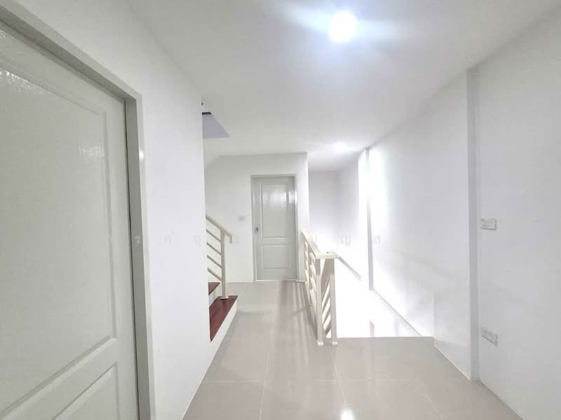 ตึก 3 ชั้น 1 ห้อง ซอยพหลโยธิน 62 ถนนพหลโยธิน ปทุมธานี, Pathum Thani, พหลโยธิน, Khu Khot, Lam Luk Ka, Pathum Thani, 4 Bedrooms, 175 sqm, Townhouse For Sale, by กรกฤตย์ บุญสระ, 500168746 - DDproperty.com