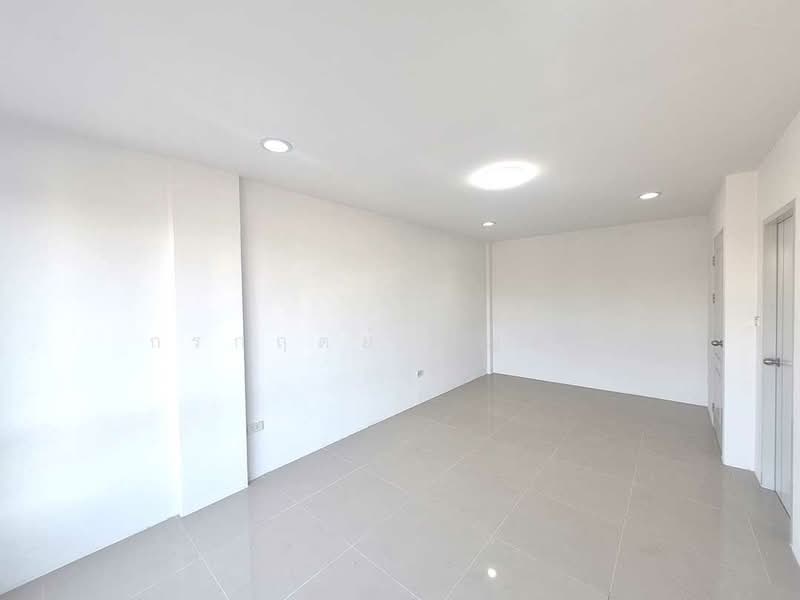 ตึก 3 ชั้น 1 ห้อง ซอยพหลโยธิน 62 ถนนพหลโยธิน ปทุมธานี, Pathum Thani, พหลโยธิน, Khu Khot, Lam Luk Ka, Pathum Thani, 4 Bedrooms, 175 sqm, Townhouse For Sale, by กรกฤตย์ บุญสระ, 500168746 - DDproperty.com