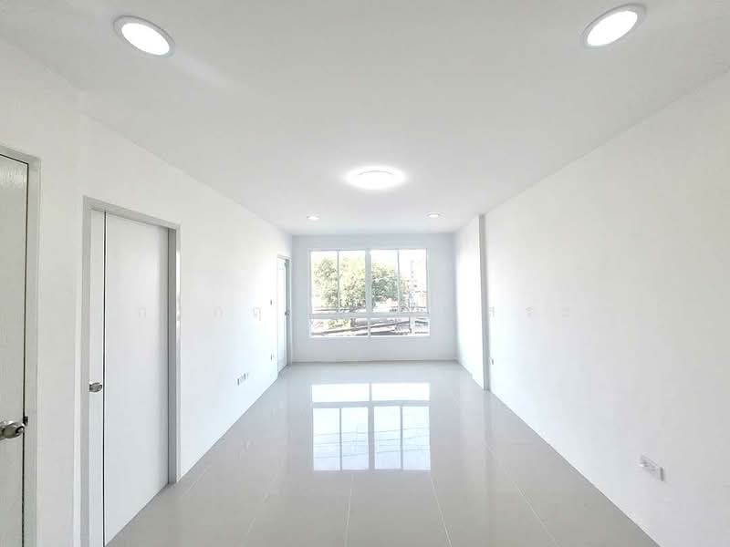 ตึก 3 ชั้น 1 ห้อง ซอยพหลโยธิน 62 ถนนพหลโยธิน ปทุมธานี, Pathum Thani, พหลโยธิน, Khu Khot, Lam Luk Ka, Pathum Thani, 4 Bedrooms, 175 sqm, Townhouse For Sale, by กรกฤตย์ บุญสระ, 500168746 - DDproperty.com