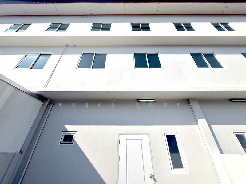 ตึก 3 ชั้น 1 ห้อง ซอยพหลโยธิน 62 ถนนพหลโยธิน ปทุมธานี, Pathum Thani, พหลโยธิน, Khu Khot, Lam Luk Ka, Pathum Thani, 4 Bedrooms, 175 sqm, Townhouse For Sale, by กรกฤตย์ บุญสระ, 500168746 - DDproperty.com