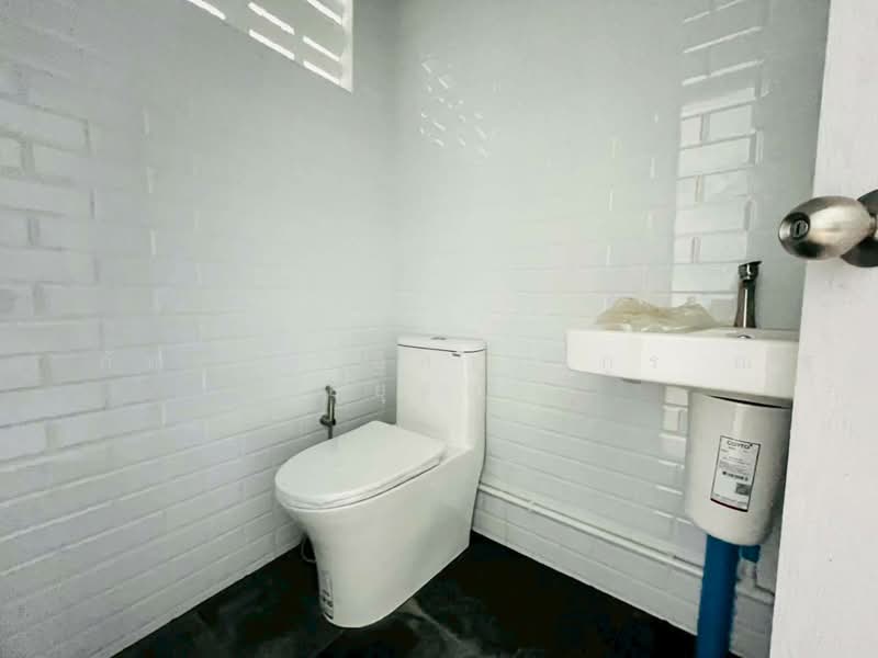 บ้านไทยสมุทร 2 ลาดกระบัง ซอยลาดกระบัง16 ถนนลาดกระบัง ตำบลราชาเทวะ อำเภอบางพลี จังหวัดสมุทรปราการ, Samut Prakan, ลาดกระบัง, Rachathewa, Bang Plee, Samut Prakan, 1 Bedroom, 64 sqm, Townhouse For Sale, by ภัทรนัน อิศรางกูร ณ อยุธยา, 500168793 - DDproperty.com