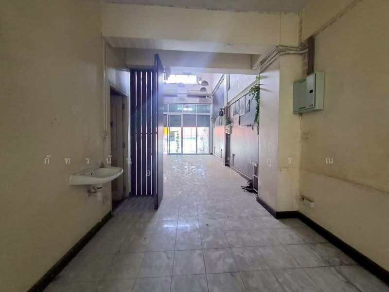 อาคารพาณิชย์ 3.5 ชั้น ถนนลำลูกกา 11 ถนนเสมาฟ้าคราม ต.คูคต อ.ลำลูกกา จ.ปทุมธานี, Pathum Thani, ลำลูกกา, Khu Khot, Lam Luk Ka, Pathum Thani, , 76 sqm, Shophouse For Sale, by ภัทรนัน อิศรางกูร ณ อยุธยา, 500168825 - DDproperty.com