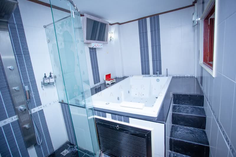 Hotel business for sale with good location, Chiang Mai, Wat Khet, Muang Chiang Mai, Chiang Mai, , 2,000 sqm, Business For Sale, by Kanphakpim Chiangmai Nice Home, 500168830 - DDproperty.com