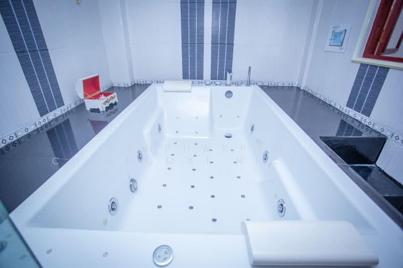 Hotel business for sale with good location, เชียงใหม่, วัดเกต, เมืองเชียงใหม่, เชียงใหม่, 2,000 ตร.ม., กิจการ ขาย, โดย Kanphakpim Chiangmai Nice Home, 500168830 - DDproperty.com