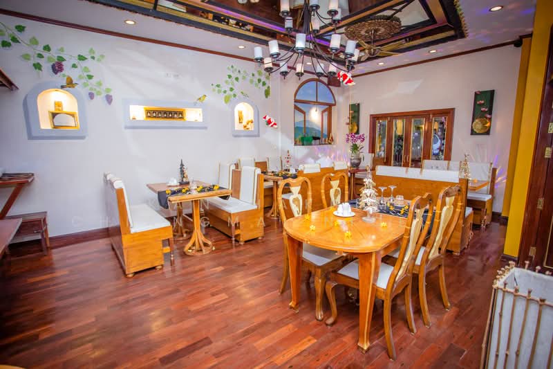 Hotel business for sale with good location, Chiang Mai, Wat Khet, Muang Chiang Mai, Chiang Mai, , 2,000 sqm, Business For Sale, by Kanphakpim Chiangmai Nice Home, 500168830 - DDproperty.com