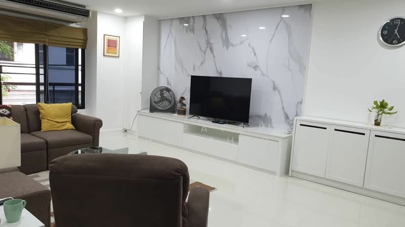 Baan Ploenchit, Bangkok, Soi Ruamrudee 2 Ploenchit Road, Lumphini, Pathum Wan, Bangkok, 2 Bedrooms, 100 sqm, Condo For Rent, by Ploypatcha Chomchid, 500168896 - DDproperty.com