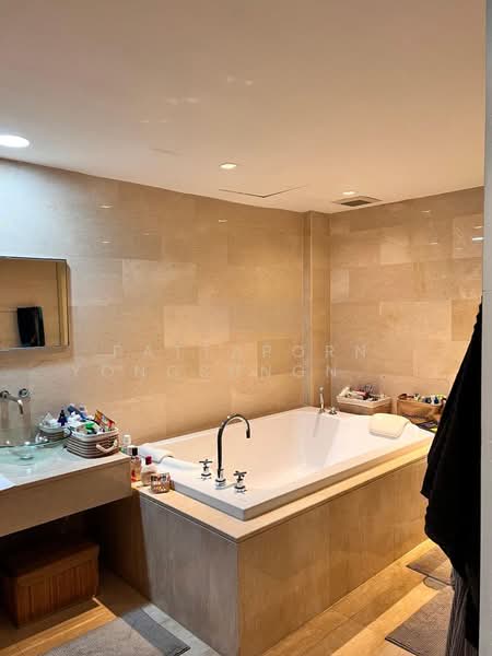 Silver Heritage, Bangkok, 96 Soi Sukhumvit 38, Phra Kanong, Khlong Toei, Bangkok, 4 Bedrooms, 349 sqm, Condo For Rent, by Pattaporn Yongsungnone, 500168948 - DDproperty.com