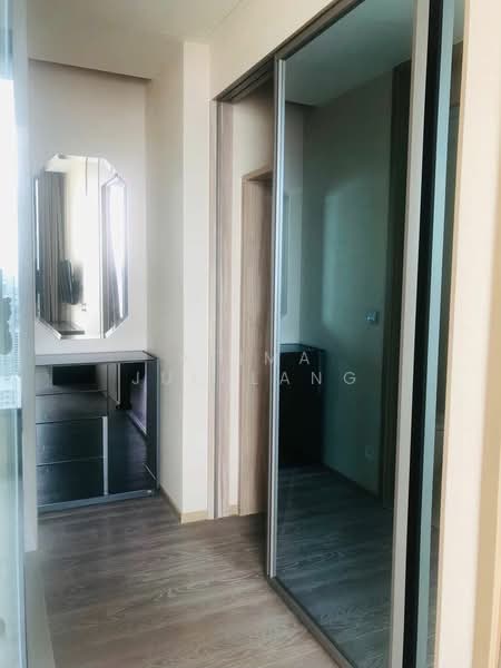 The Esse Asoke, Bangkok, 333 Soi Sukhumvit 21, Sukhumvit Road, Khlongtoei Nua, Watthana, Bangkok, 1 Bedroom, 47 sqm, Condo For Sale, by Atima Julplang, 500168956 - DDproperty.com