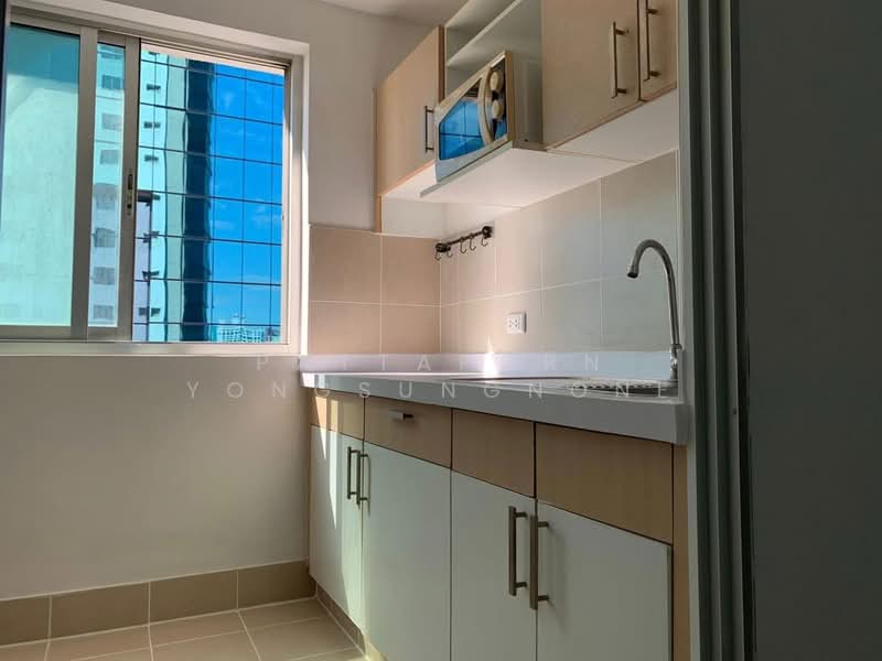 Supalai Park Ekkamai-Thonglor, Bangkok, Petchaburi Road, Bang Kapi, Huai Khwang, Bangkok, 2 Bedrooms, 70 sqm, Condo For Rent, by Pattaporn Yongsungnone, 500169128 - DDproperty.com