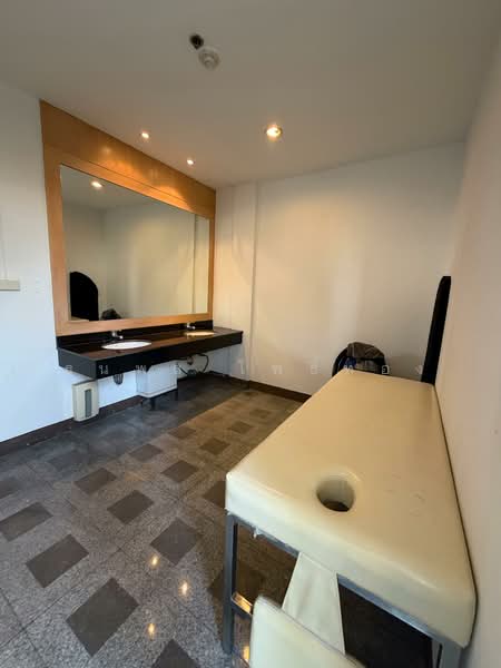 UN Residence, Bangkok, Khlong Tan Nua, Watthana, Bangkok, 2 Bedrooms, 120 sqm, Condo For Rent, by ธนพล โพธิ์ทอง, 500169237 - DDproperty.com