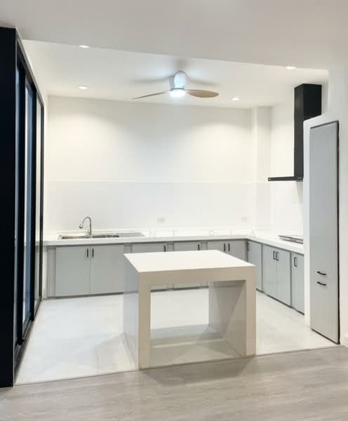 Baan Klang Muang Ladprao-Yothin Phatthana, Bangkok, Soi Baan Klang Muang Ladprao-Yothin Phatthana, Lat Phrao, Lat Phrao, Bangkok, 3 Bedrooms, 180 sqm, Townhouse For Rent, by Agent Pla, 500169268 - DDproperty.com