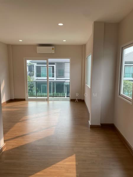 Centro Rama9-Krungthep Kreetha, Bangkok, Khlong Song Ton Nun, Lat Krabang, Bangkok, 4 Bedrooms, 243 sqm, Single Detached House For Sale, by Nuttharom Linla , 500169329 - DDproperty.com