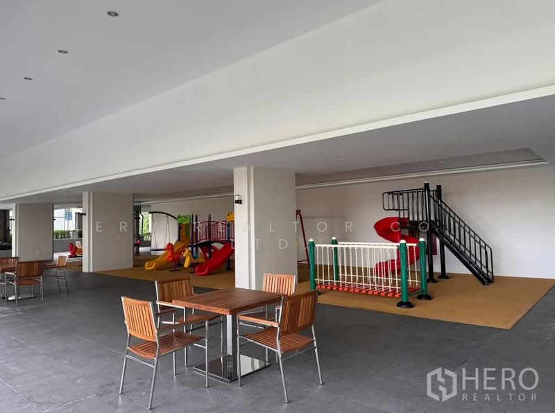 For rent Condominium in Sathorn Park Place in Thung Maha Mek, Sathon, Bangkok BTS Surasak hre00314, Bangkok, Thung Maha Mek, Sathon, Bangkok, 1 Bedroom, 97 sqm, Single Detached House For Rent, by Hero Realtor Co., Ltd., 500169354 - DDproperty.com