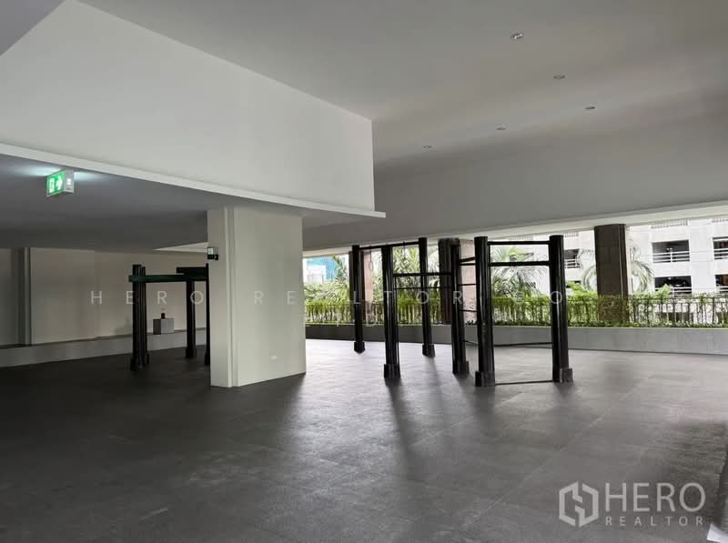 For rent Condominium in Sathorn Park Place in Thung Maha Mek, Sathon, Bangkok BTS Surasak hre00314, Bangkok, Thung Maha Mek, Sathon, Bangkok, 1 Bedroom, 97 sqm, Single Detached House For Rent, by Hero Realtor Co., Ltd., 500169354 - DDproperty.com
