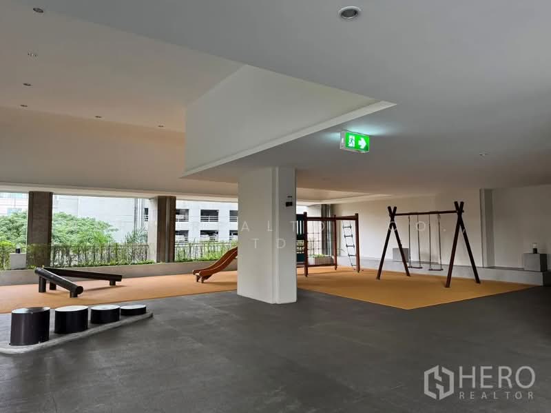 For rent Condominium in Sathorn Park Place in Thung Maha Mek, Sathon, Bangkok BTS Surasak hre00314, Bangkok, Thung Maha Mek, Sathon, Bangkok, 1 Bedroom, 97 sqm, Single Detached House For Rent, by Hero Realtor Co., Ltd., 500169354 - DDproperty.com