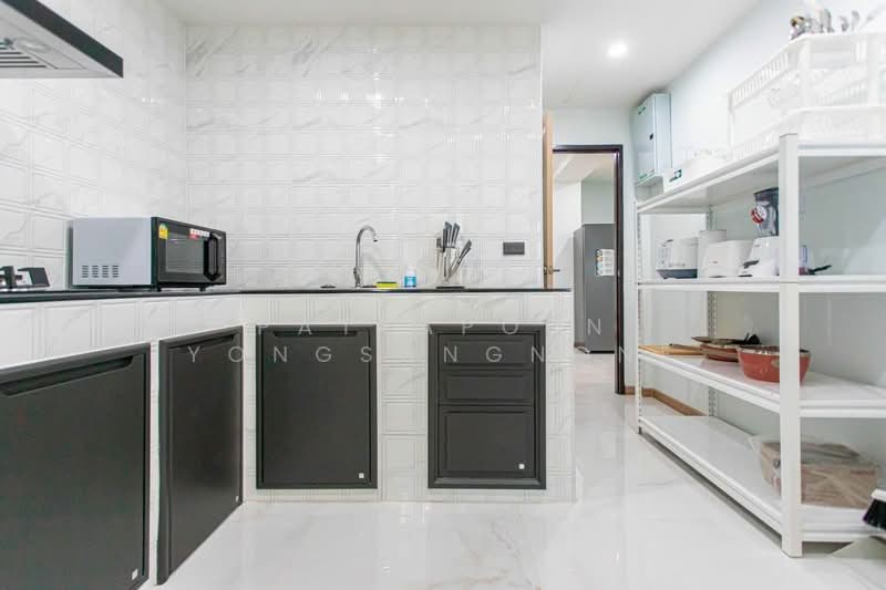5-BR House, Bangkok, Samsen Nok, Huai Khwang, Bangkok, 5 Bedrooms, 500 sqm, Single Detached House For Rent, by Pattaporn Yongsungnone, 500169437 - DDproperty.com