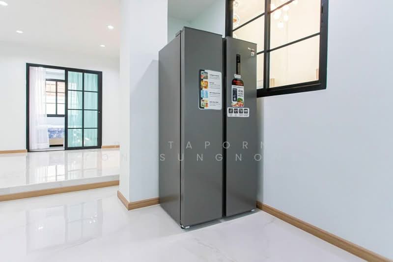 5-BR House, Bangkok, Samsen Nok, Huai Khwang, Bangkok, 5 Bedrooms, 500 sqm, Single Detached House For Rent, by Pattaporn Yongsungnone, 500169437 - DDproperty.com